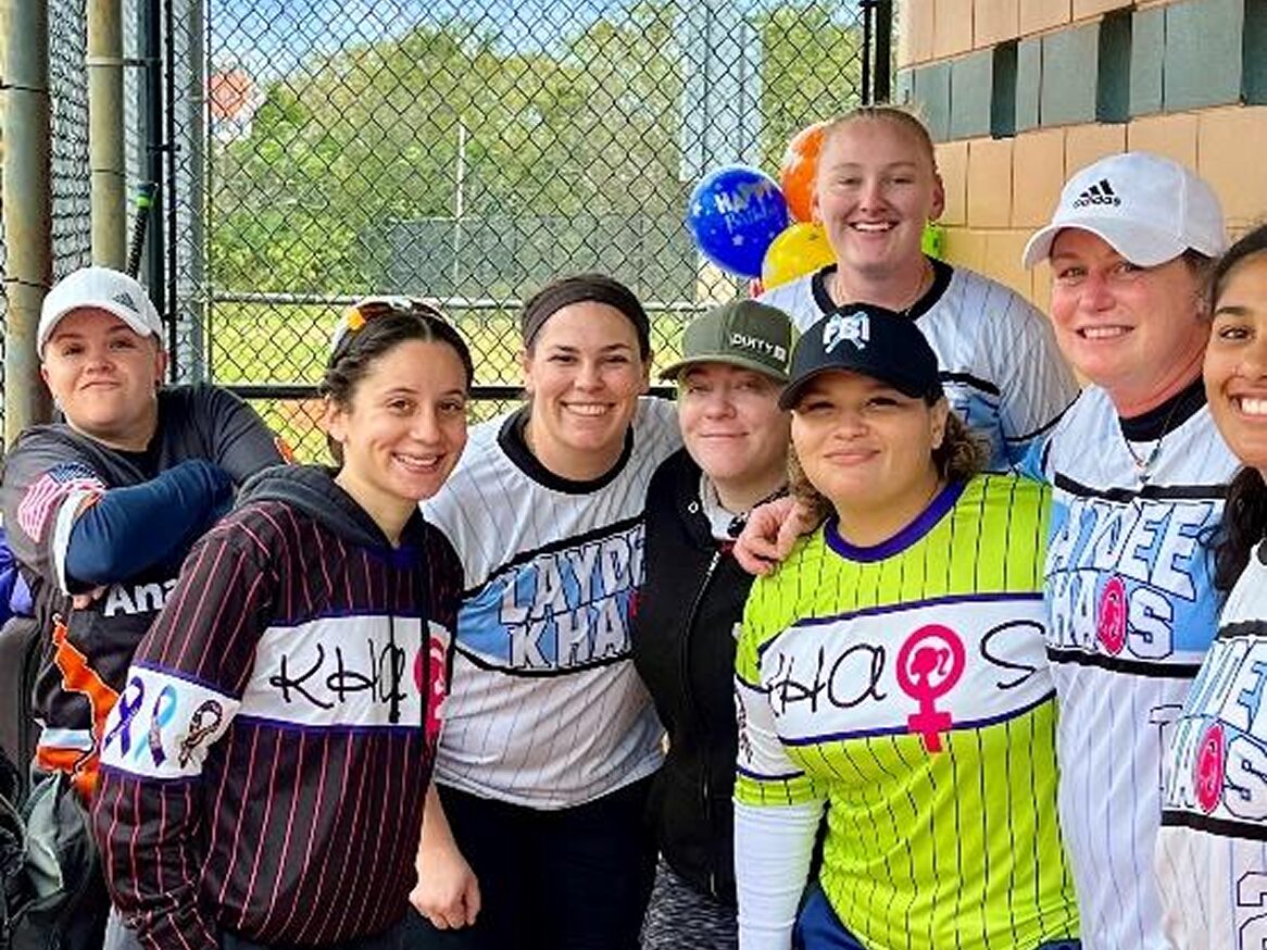 Women players posing for a team photo